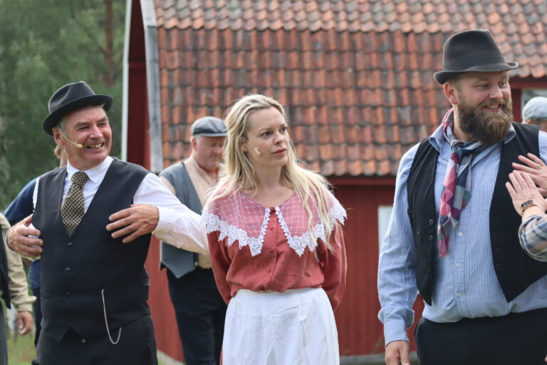 Hele 75 personer er på scenen til årets utgave av årringer.