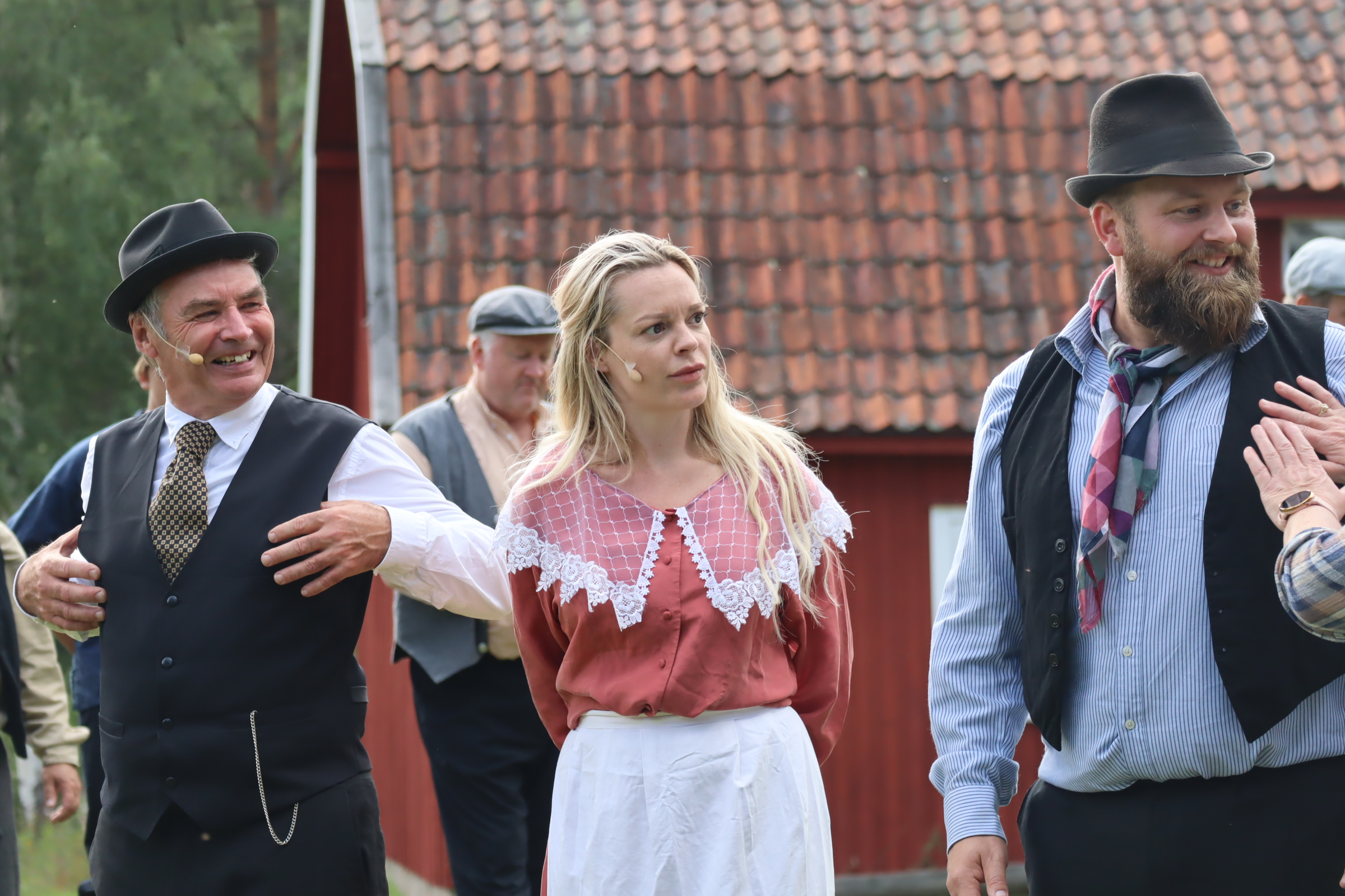 Jonas Linnerud (t.h.) spiller en av hovedrollene i årets utgave av årringer. Her sammen med Trond Eng og Kjersti Thorset, som også har sentrale roller i stykket.