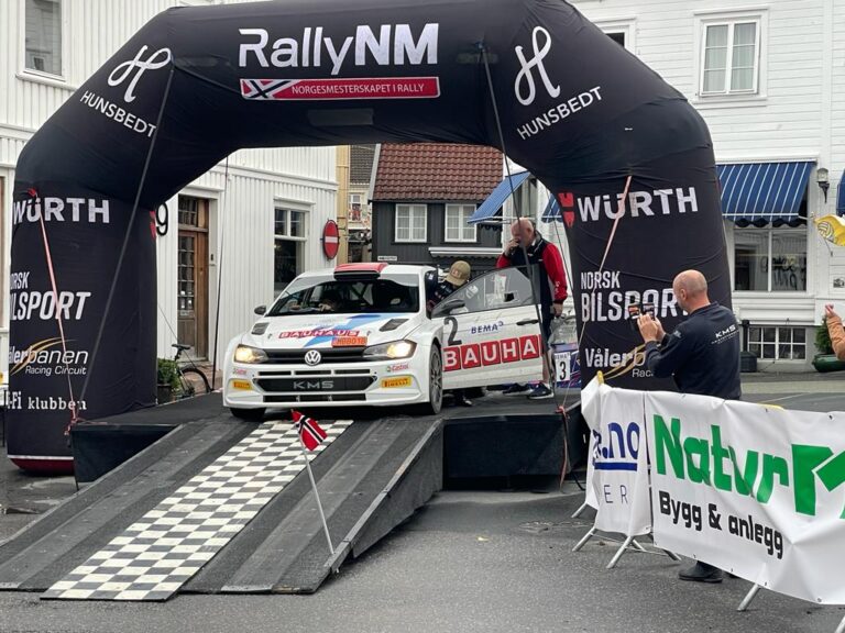 Ole Christian Veiby og kartleser Jørn Listerud vant Rally Grimstad lørdag