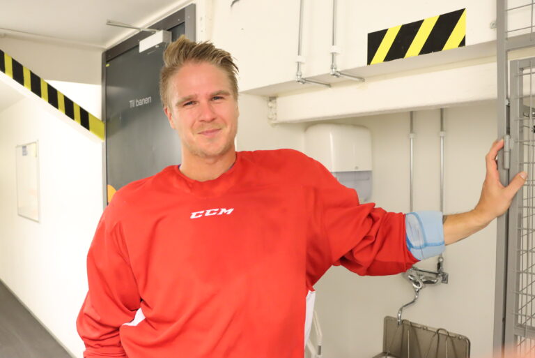 Niklas Egnersson er et kjent fjes for de aller fleste som bryr seg om hockey i Kongsvinger. Nå trer han på seg skøytene igjen.