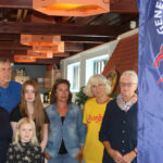 Austeja Sukyte (f.v.) og Anna Moa Igelstrøm fra ungdomsrådet, Aud Ingrid Olstad i Frivilligsentralen, Anne H. Widt fra Livsglede for eldre og Irene Svendsrud fra Rådet for mennesker med funksjonsnedsettelse. Bakerst står Lennart Høgberg fra eldrerådet. Foran er Lova Sofie Igelstrøm.