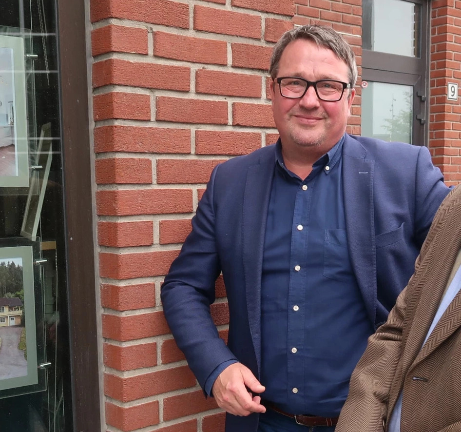 Den kjente eiendomsmegleren Jo Heiki Støve er blant søkerne til stillingen som enhetsleder i KKE.