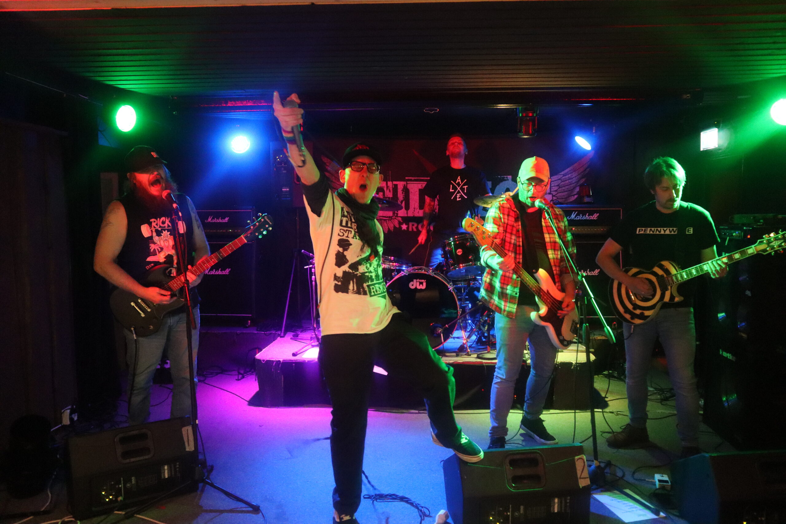 Light At The End spiller på Vinger Blues & Rock club i november.