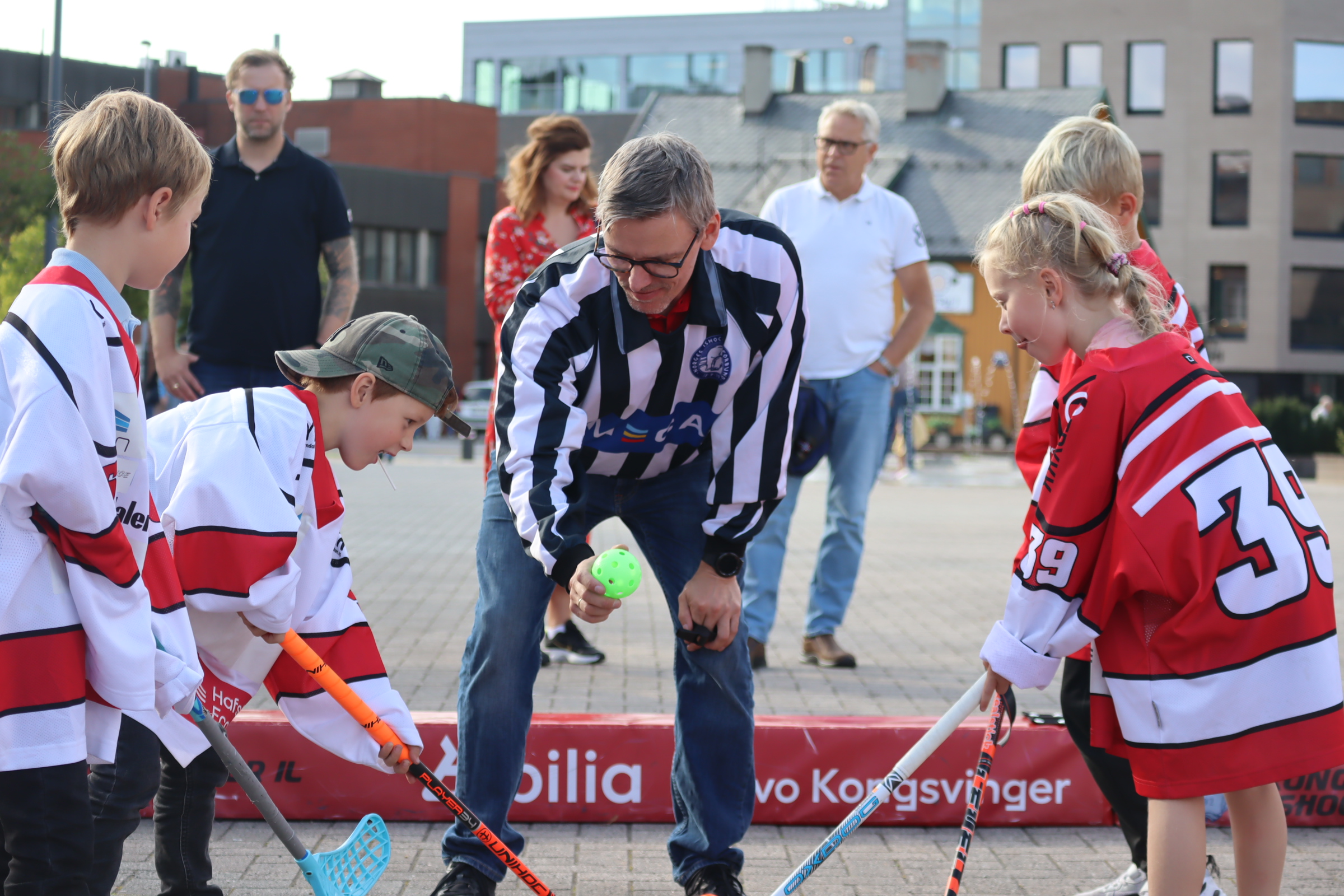 Det var mange som var på standen til KIL ishockey.