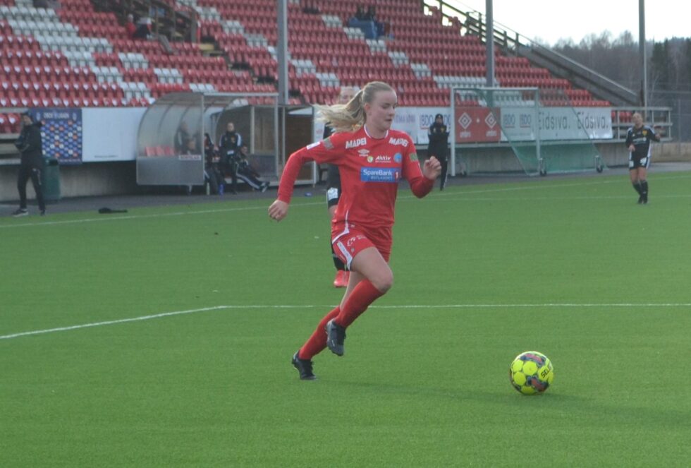 Bildetekst: Julie Randen Ekre og resten av KIL Fotball Kvinner sto for en god prestasjon mot Stabæk 2. Likevel ble det tap for KIL.