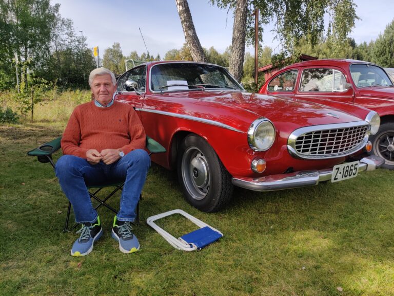 Håvard Wiker og hans Volvo p1800.