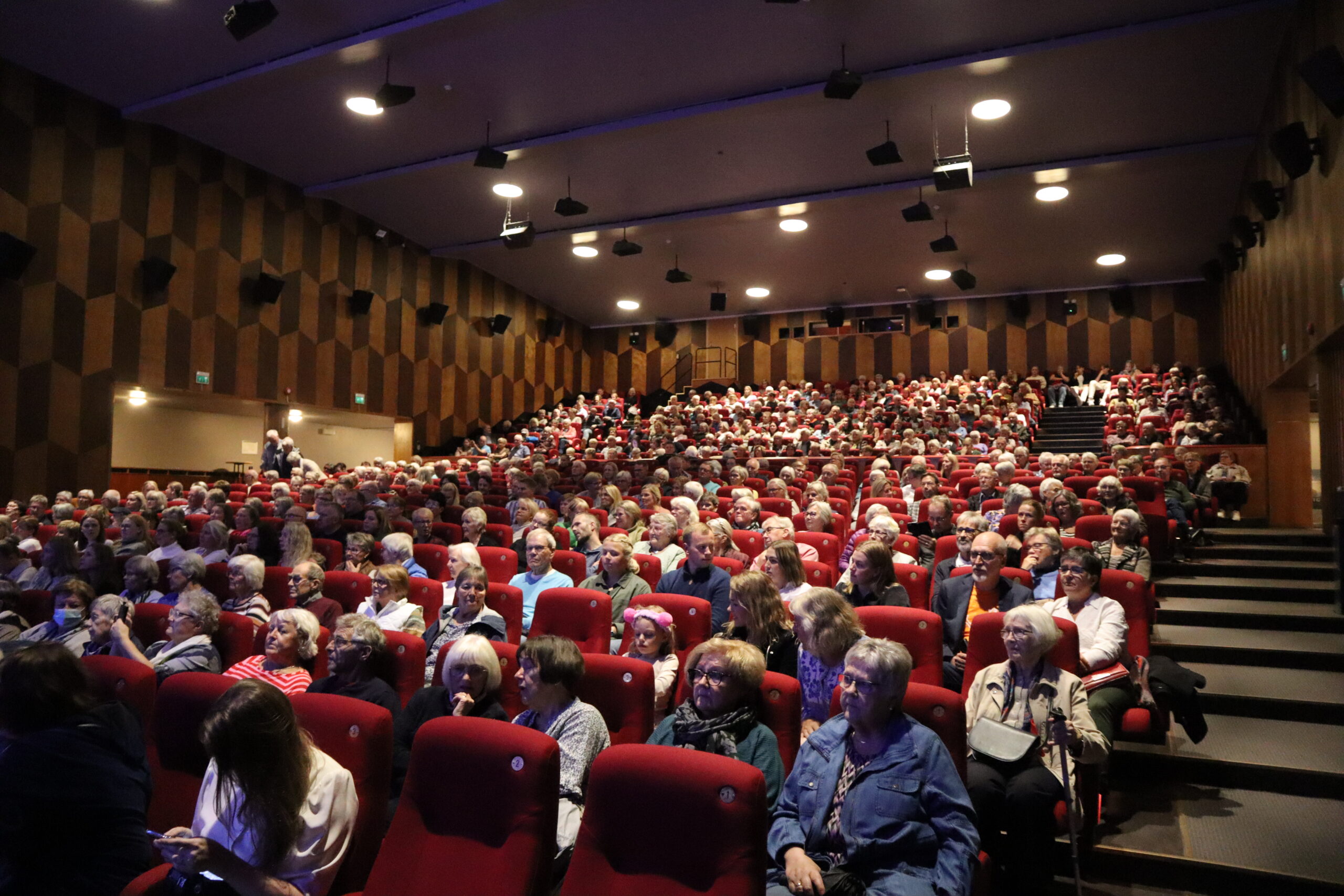 Rådhusteatret var fullsatt til konserten.