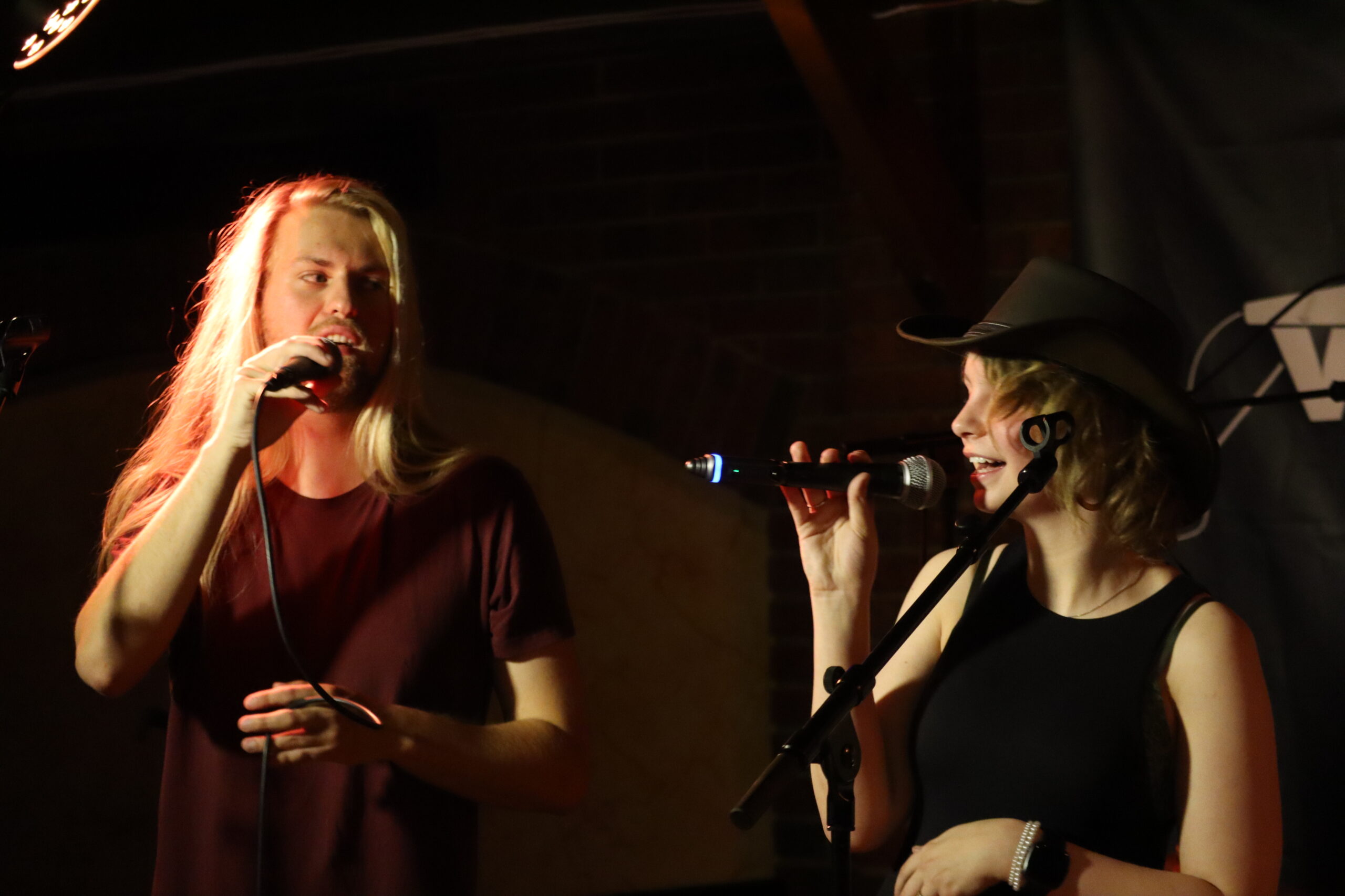 Birgitte sang i duett sammen med Sindre Berg til sangen «Whiskey Lullaby».
