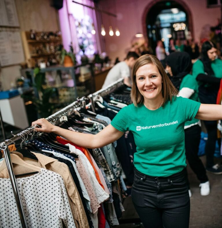 På klesbyttedagen kan både store og små fornye garderoben gratis og miljøvennlig. Bildet er fra en av Naturvernforbundets tidligere klesbyttedager.