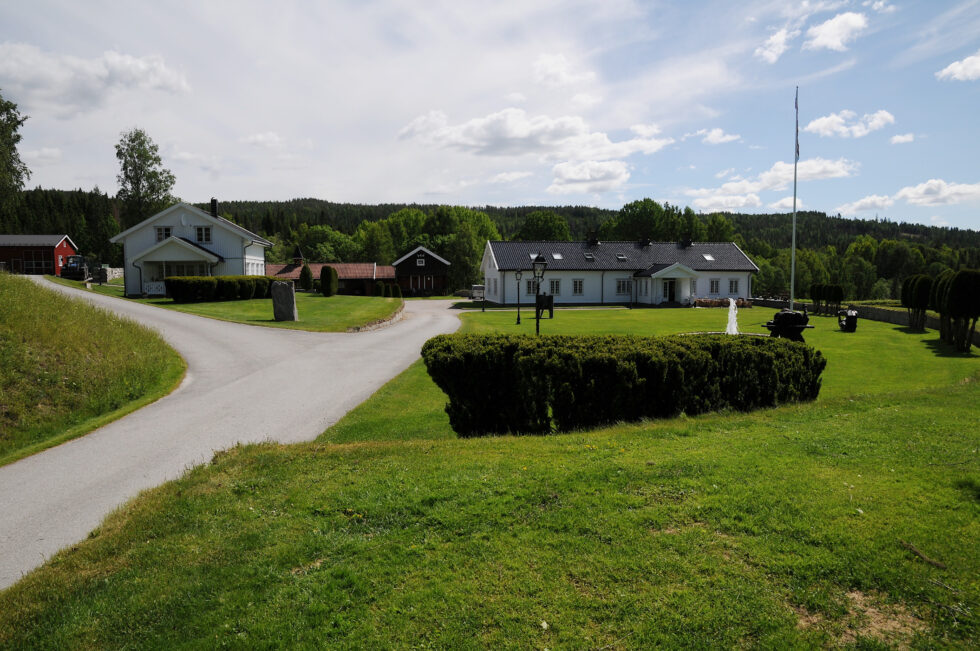 Med den store eiendommen Nordfjeld følger det også en betydelig bygningsmasse der det blant annet drives gjestegårdvirksomhet i dag.
