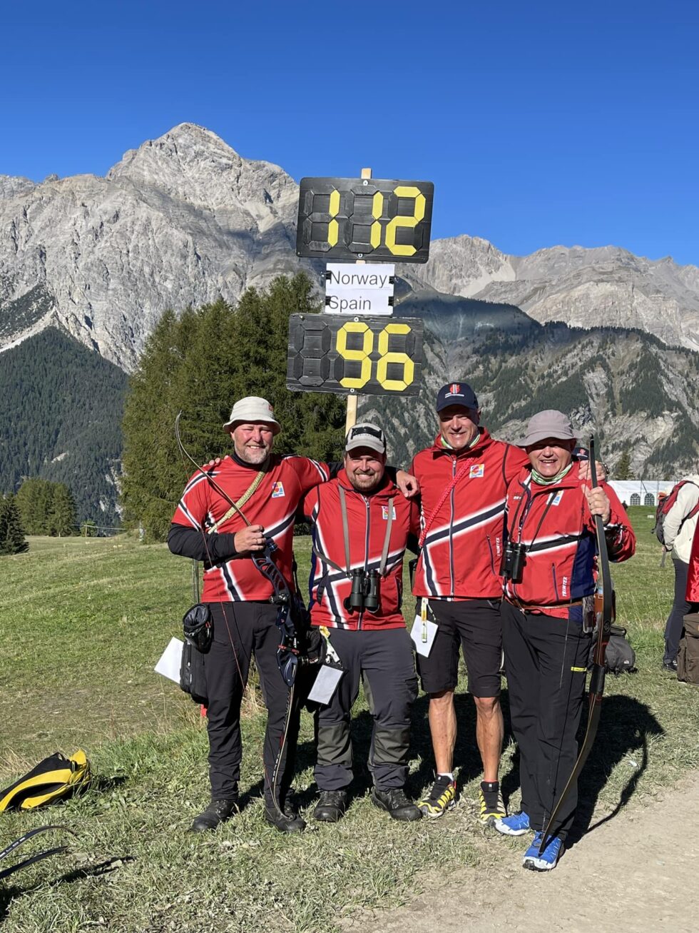 Herrelaget etter det ble klart at billetten til gullfinalen var i boks. F.v. Lars Marius Sørlie, Eivind Lie, Mats Inge Smørdal og Per Ivar Pahlm.