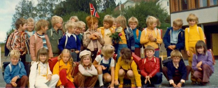 Det var to trinn som begynte på Langeland skole i 1973, og i 1974 utvidet de til tre trinn. Her ser vi klasse 2B, der Per Ivar Wangen var en av mange forventningsfulle barn.