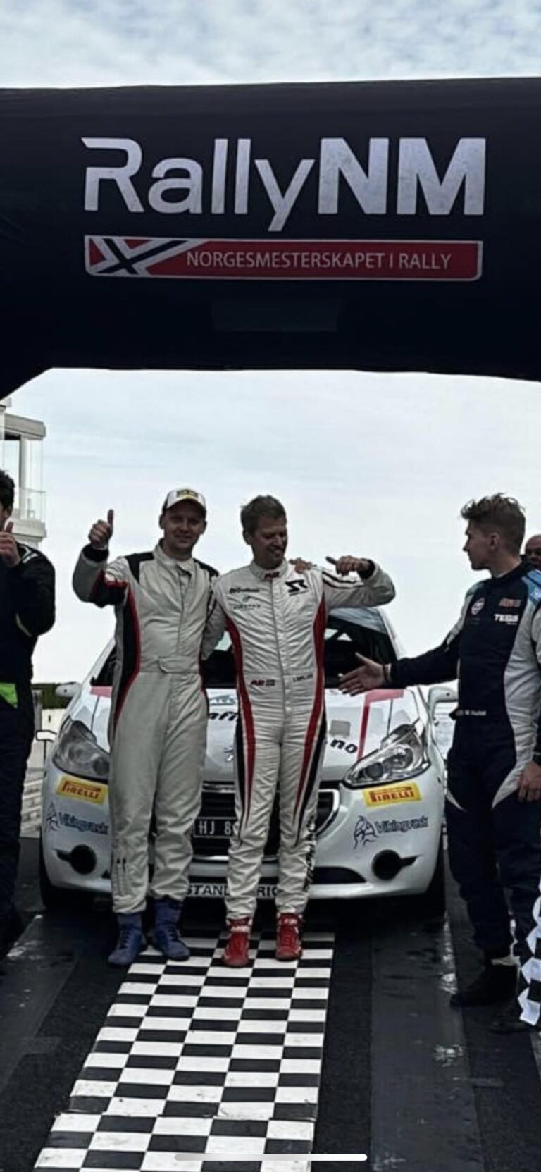 Steve Røkland og Jørgen Eriksen kunne fredag kveld feire NM-gull ii den internasjonale klassen for tohjulsdrevne biler.