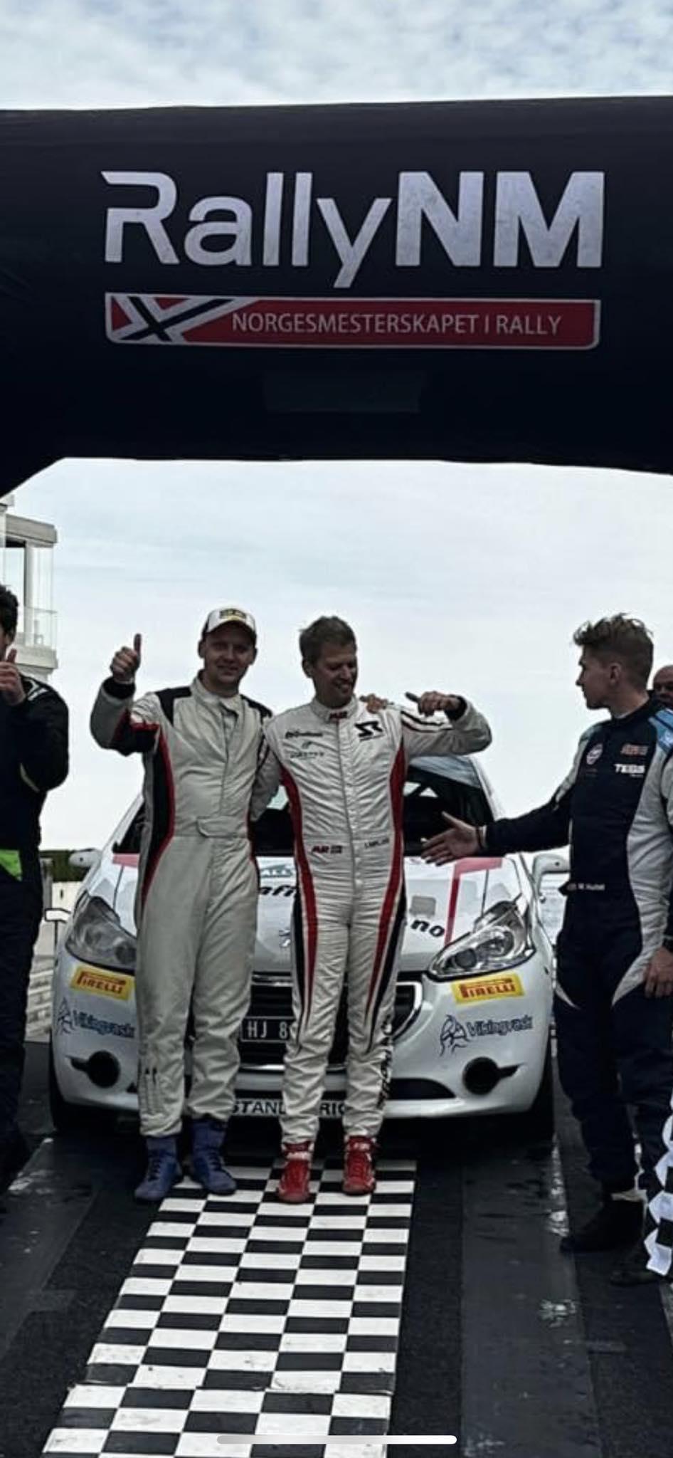 Steve Røkland og Jørgen Eriksen kunne fredag kveld feire NM-gull ii den internasjonale klassen for tohjulsdrevne biler.
