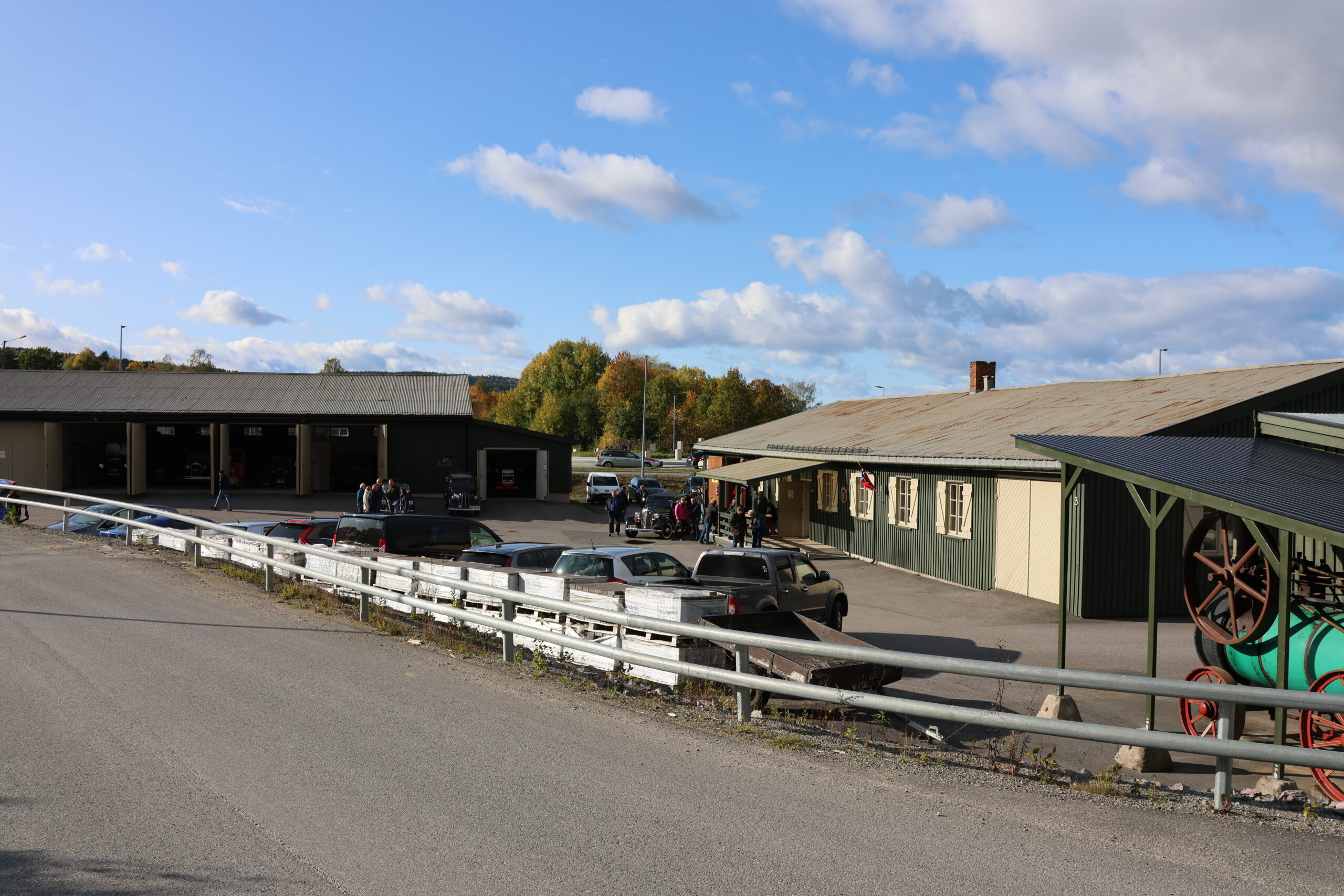 Brakkene fikk tilbake sin orginale grønnfarge for noen år siden, og fremstår utvendig som de gjorde under okkupasjonen.