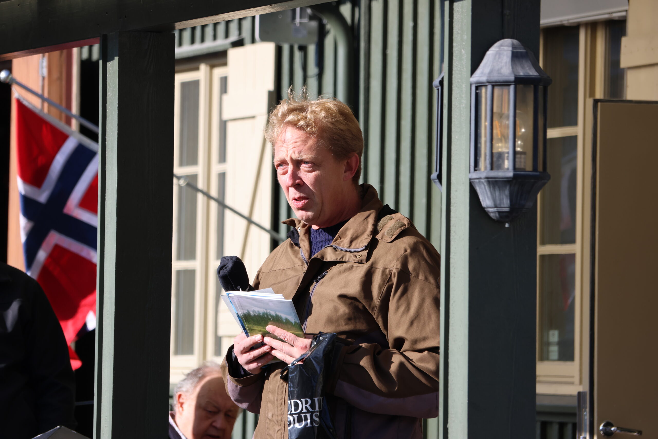 Vilni Verner Holst Bloch, leder i Vennersberg og Langerudberget vel holdt også tale under arrangementet.