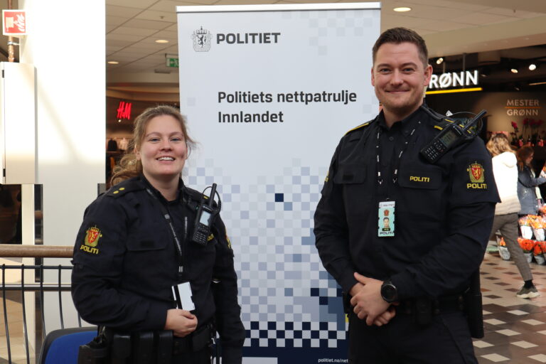 Politibetjent i forebyggende seksjon Kongsvinger, Stine Grongstad og politiførstebetjent Aleksander Vatn.