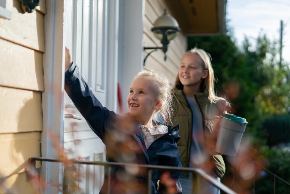 "La barn være i fred" er årets motto for TV-aksjonen.
