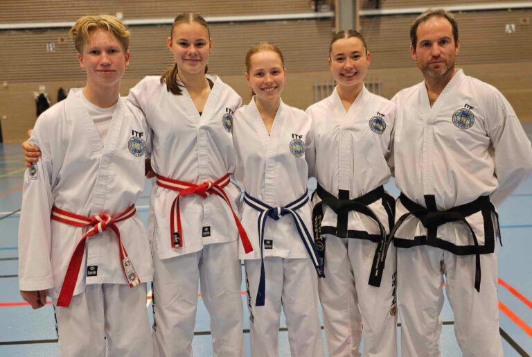 Kongsvinger Taekwon-Do klubb stilte med fem utøvere i helgens Gøteborg Open. F.v. Kasper Skarnes Jørgensen, Othilia Grønnerud, Karoline Hvithammer, Cornelia Kristiansen og Eivind Soltvedt.