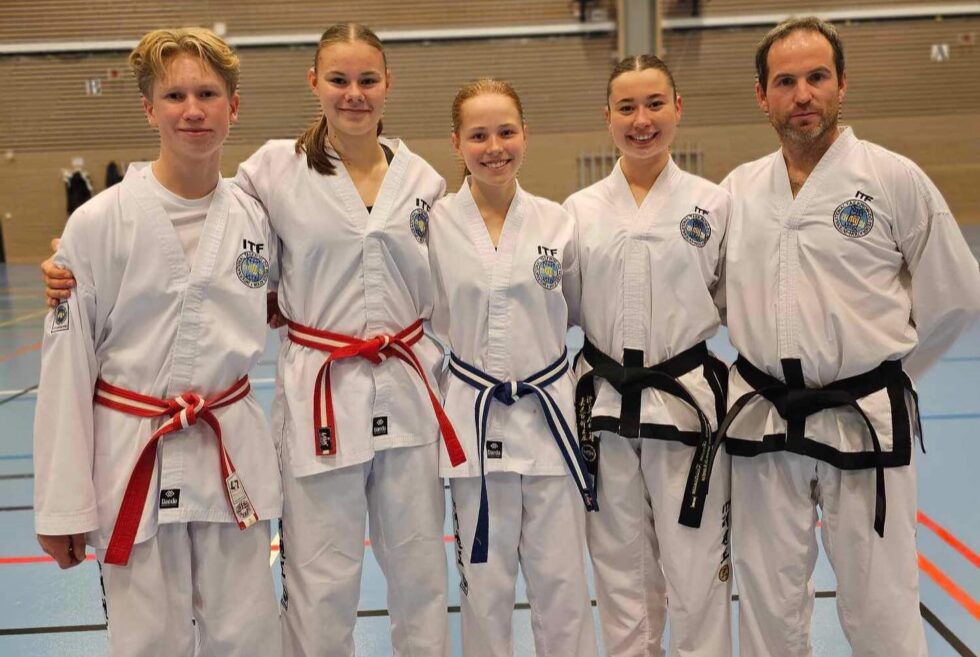 Kongsvinger Taekwon-Do klubb stilte med fem utøvere i helgens Gøteborg Open. F.v. Kasper Skarnes Jørgensen, Othilia Grønnerud, Karoline Hvithammer, Cornelia Kristiansen og Eivind Soltvedt.