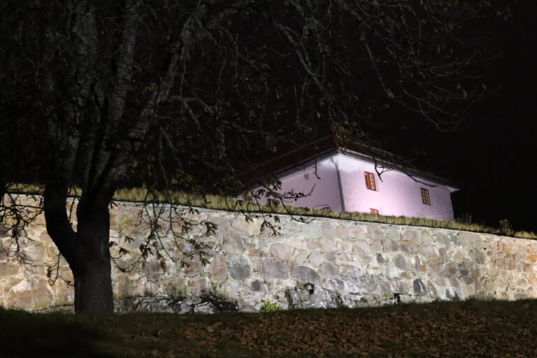 Det blir en mystisk og skummel kveld på festningen etter mørkets frembrudd i helgen.