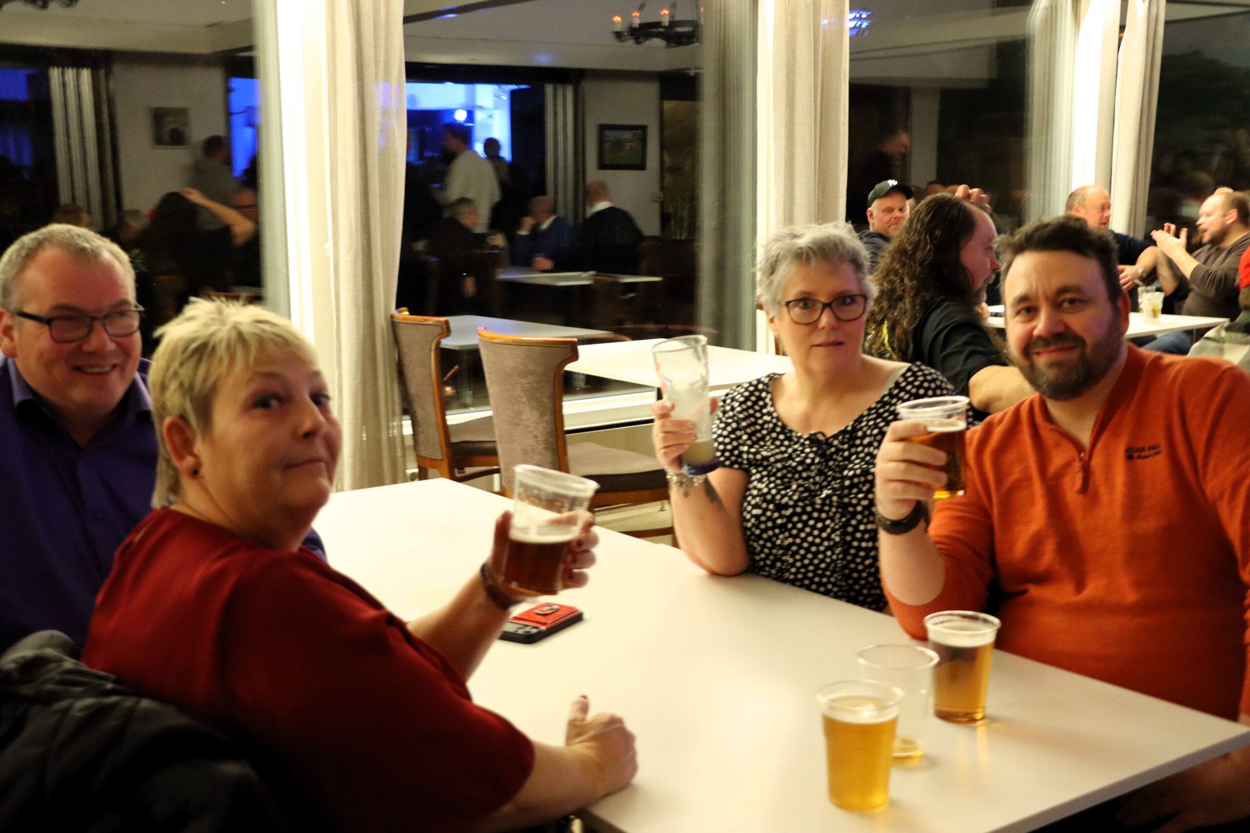 Odd Inge Westby, Eva Henriksen, Gunn Dammen og Aders Dammen koste seg under konserten.