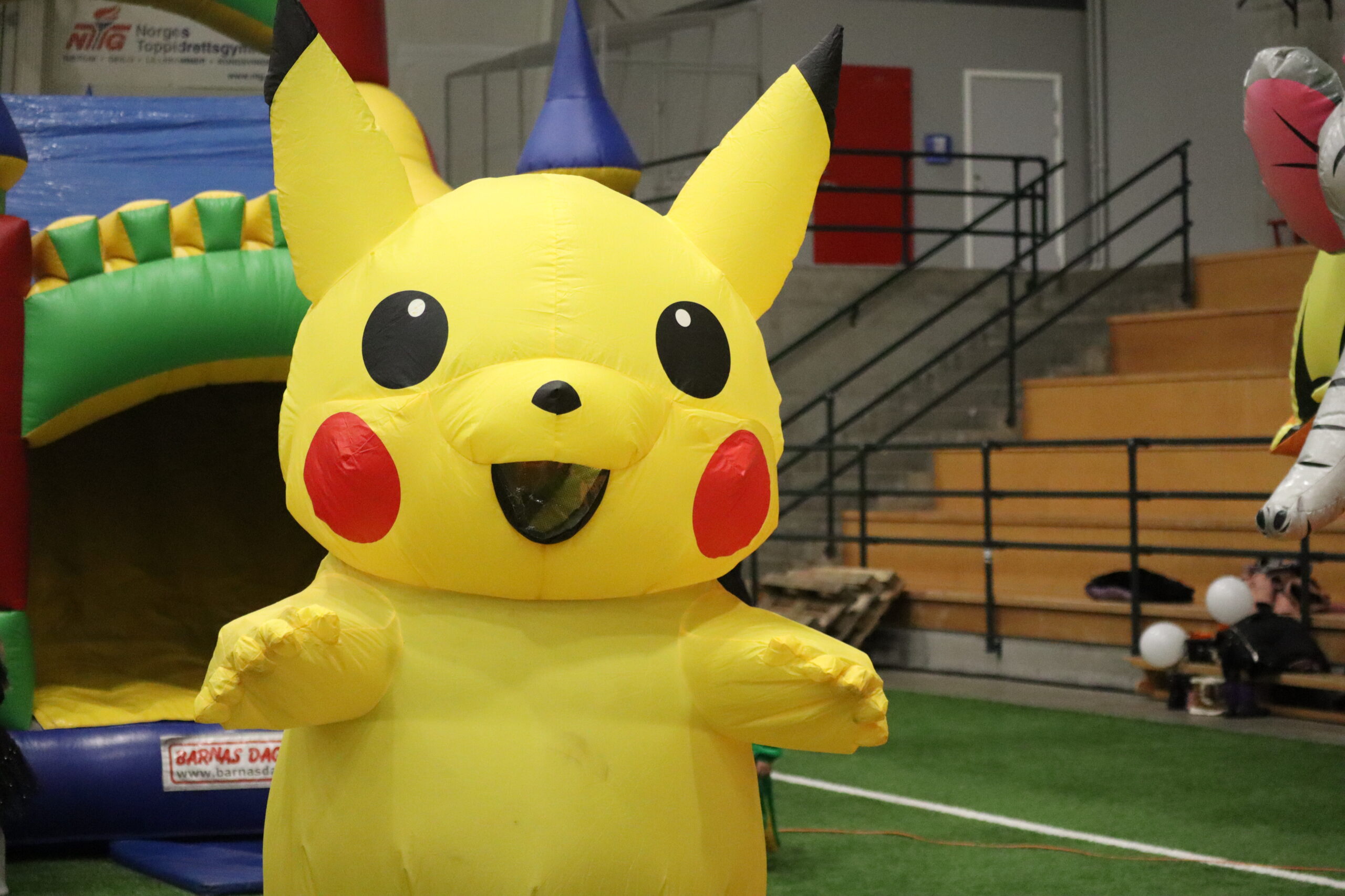 Alle kunne hilse på Pikachu.