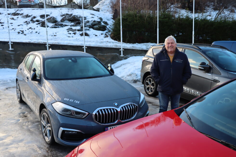 Trafikklærer Jan Røkland mener det må brøytes bedre og gruses mer dersom man skal salte mindre.