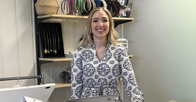 Ina Lundberg var strålende fornøyd med de nye lokalene til butikken, men nå hun frykter for fremtiden til butikken.