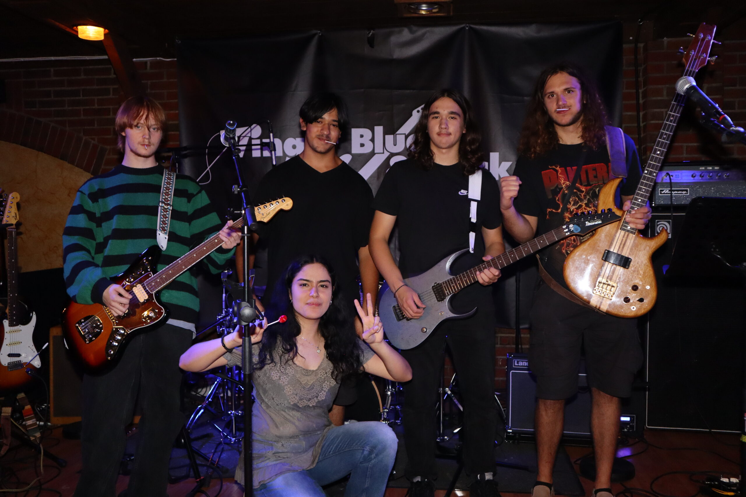 Kent Oliver Moen Listheim, Erik Lyle, Aleksandar Savic, Pawel Sapula og Yasmin Al-Mustafa foran utgjør Challah Rush.