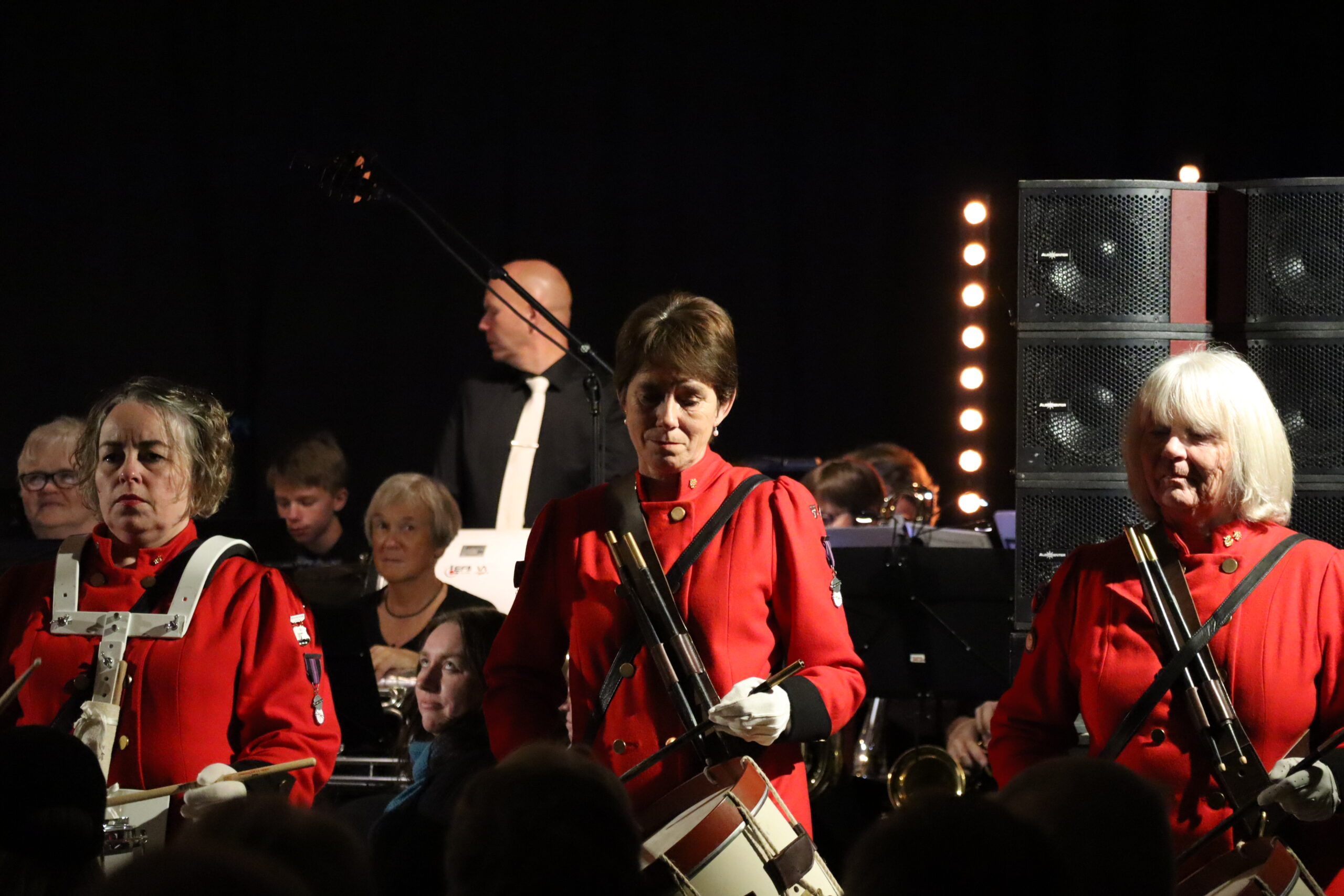 Kongsvinger drum ladies var også med og feiret Brandval skolemusikk.