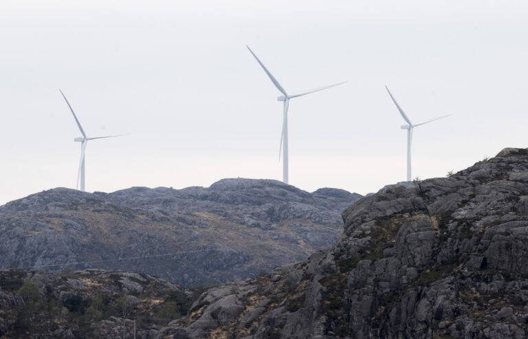 Særdeles lav vindkraftproduksjon i de nordlige prisområdene i Norden bidro til at alle de norske prisområdene hadde lik kraftpris mandag i forrige uke.