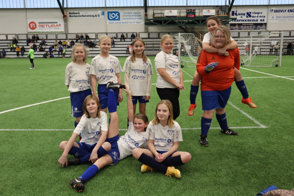 Eidskog jenter 11 hadde det gøy i storhallen under cupen i helgen.