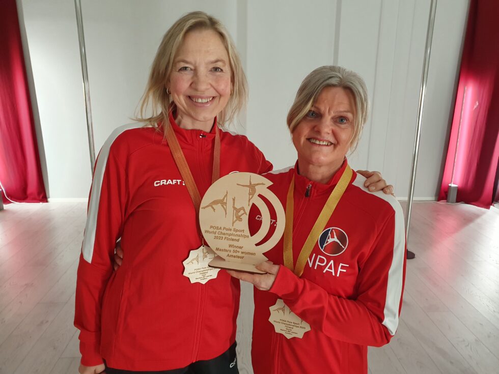 Külliki Haave (t.v.) og Anne Harbosen ble begge medaljevinnere når POSA Pole Sport World Championship gikk av stabelen i Finland den siste helgen i november.