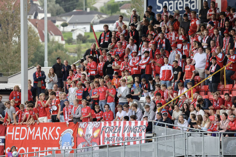 Det har vært en god økning blant tilskuere på Gjemselund denne sesongen. Her fra kampen hjemme mot Fredrikstad da det var 2516 tilskuere til stede.