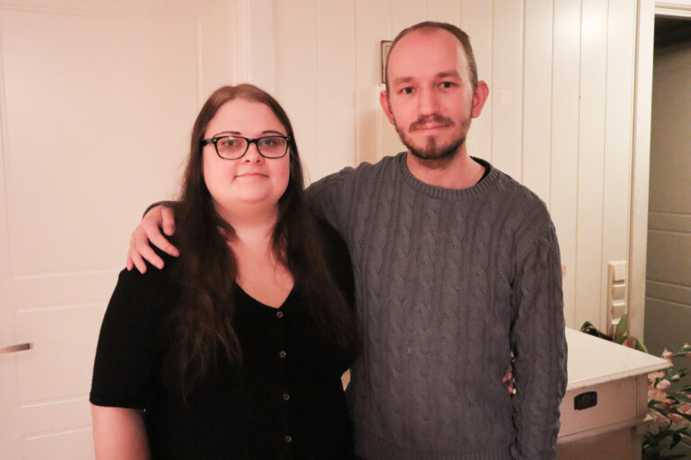 På nyttårsaften åpner Anniken Myhrer og Per Kristian Sørpebøl hjemmet sitt for noen som trenger å nyte en bedre nyttårsmiddag sammen med noen.
