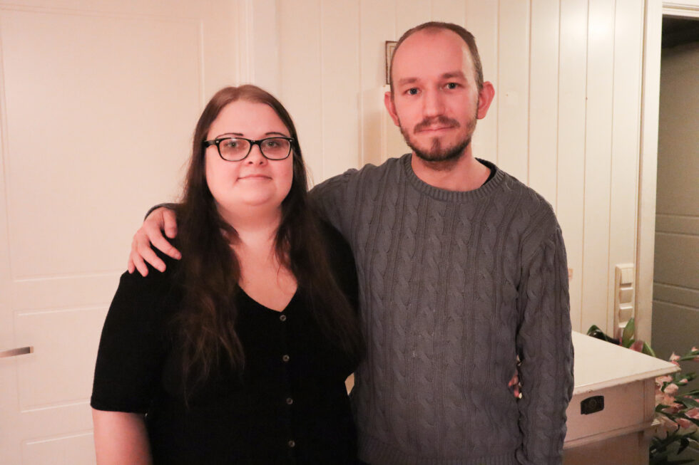 På nyttårsaften åpner Anniken Myhrer og Per Kristian Sørpebøl hjemmet sitt for noen som trenger å nyte en bedre nyttårsmiddag sammen med noen.