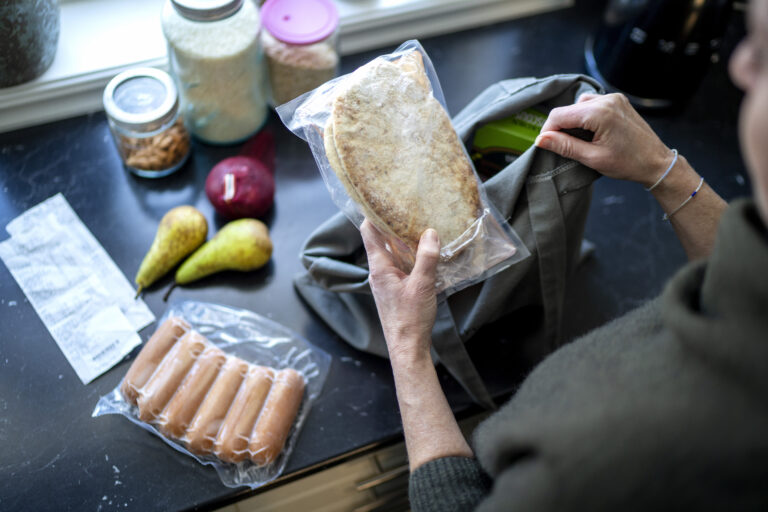 De fleste vet at sunt kosthold gir grunnlag for god helse i alle aldre, og kan bidra til å redusere risikoen for ikke-smittsomme sykdommer. Likevel velger mange billigste alternativ og ikke sunnest.