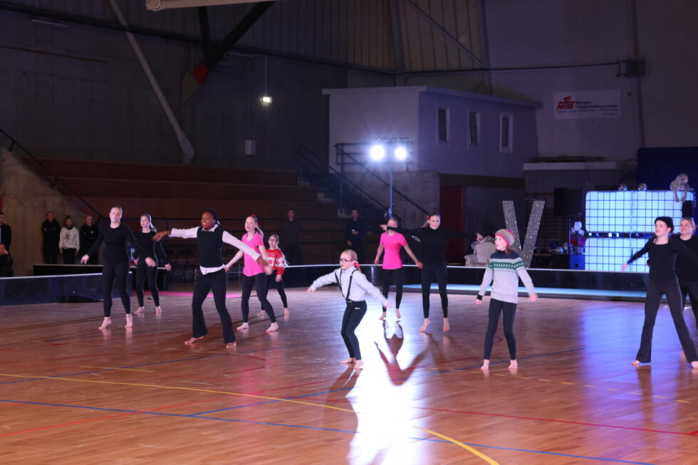 Danserne i Victory Dance bød på et variert og underholdende show i storhallen lørdag.
