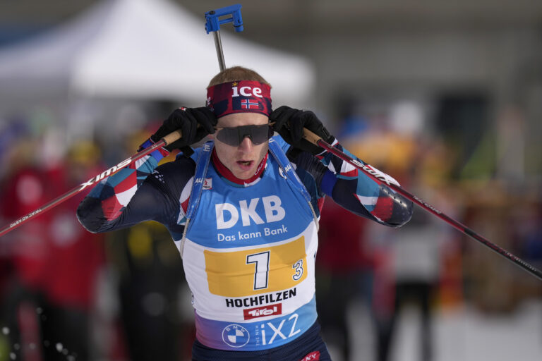 Johannes Thingnes Bø leverte en meget sterk etappe da Norge tok sin niende strake stafettseier.