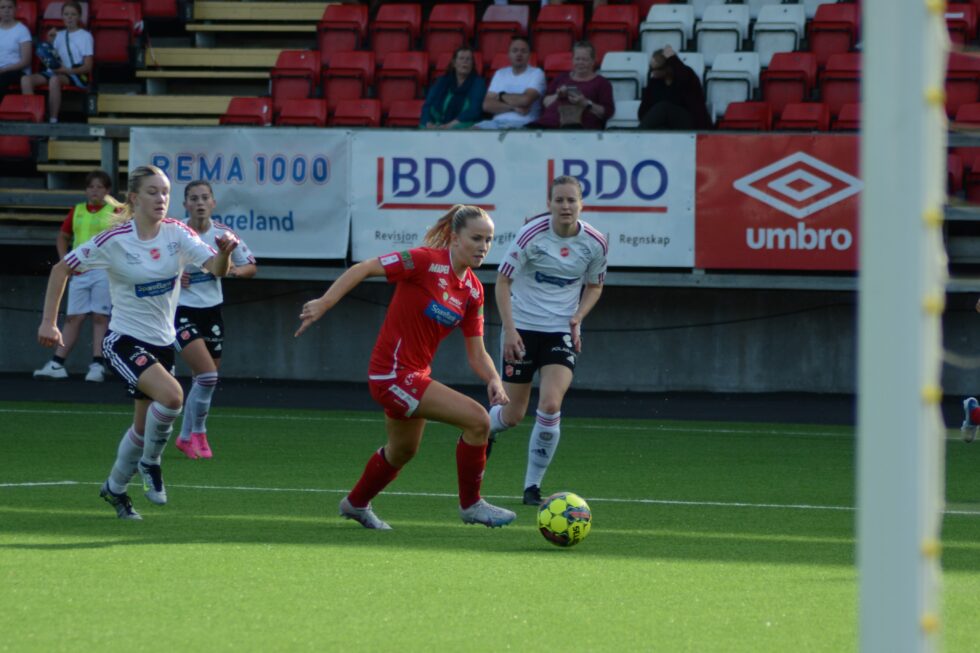 Hanna Moen Skasberg fikk prisen for beste unge spiller da KIL kvinner hadde sesongavslutning .
