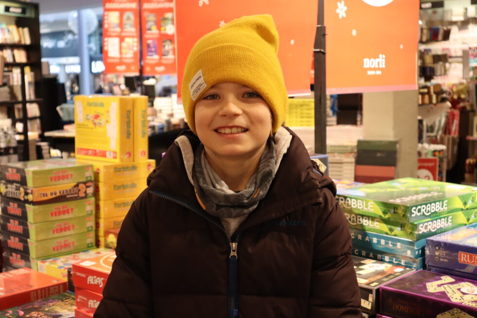 Ti år gamle Bo Jullum var på julegave-shopping med faren sin.