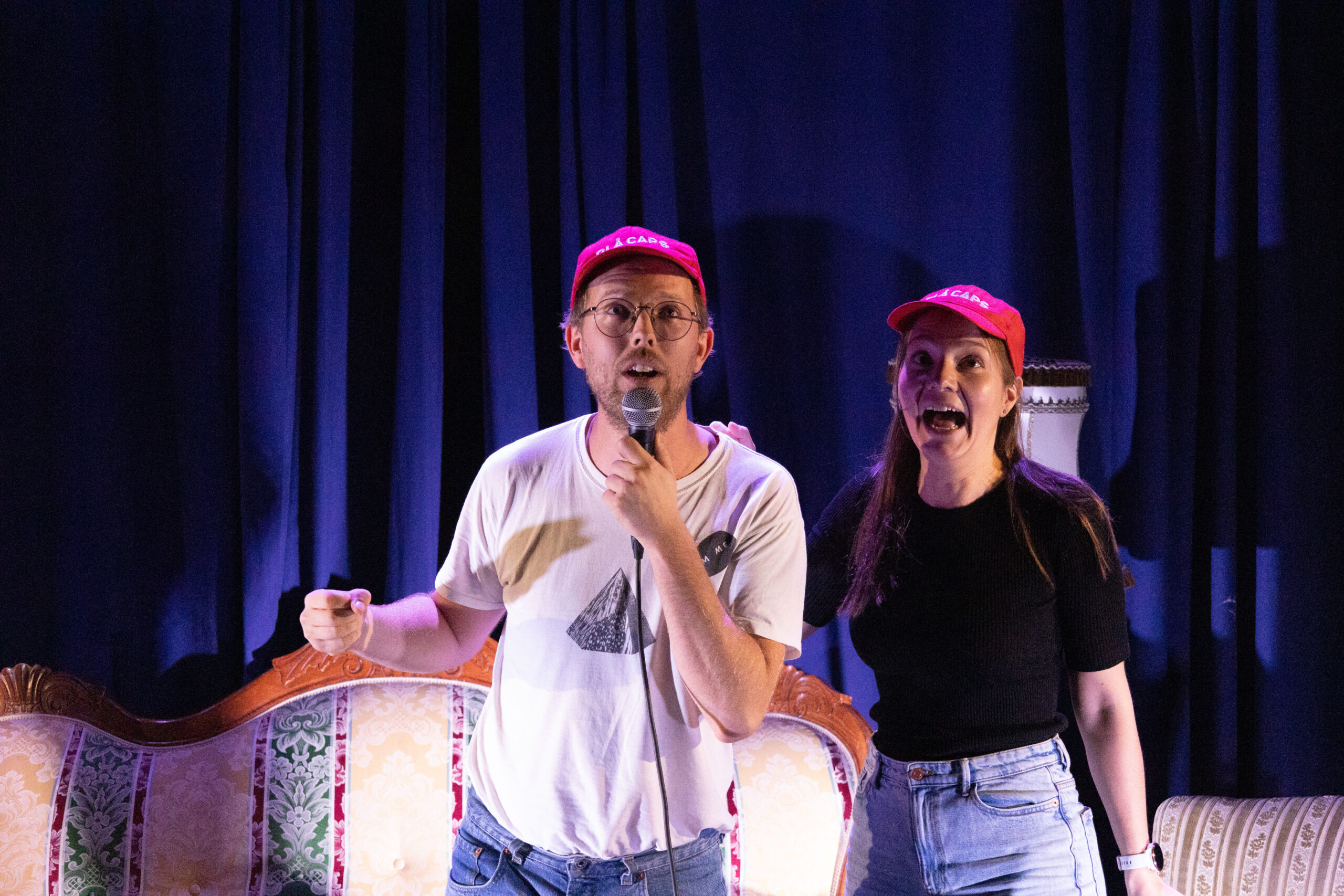 Martin Høgberget og Eva Victoria Verpe spiller improgruppa Blå Caps, her fra show på Salt i Oslo.