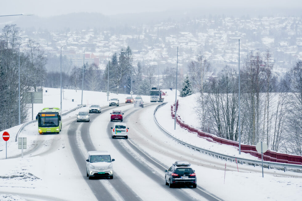 Det er ventet lave temperaturer og dermed glattere veier til uka.
