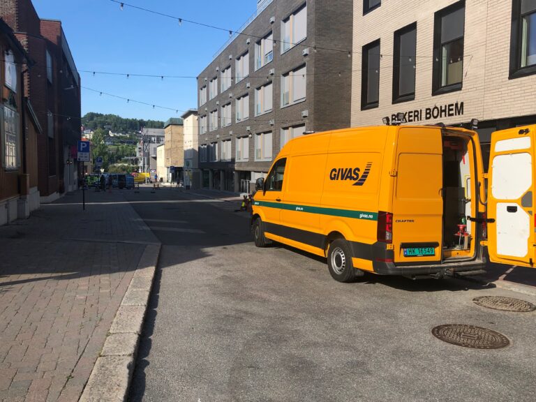 GIVAS er ute med mannskaper for å rette et ledningsbrudd i Lia på Kongsvinger.