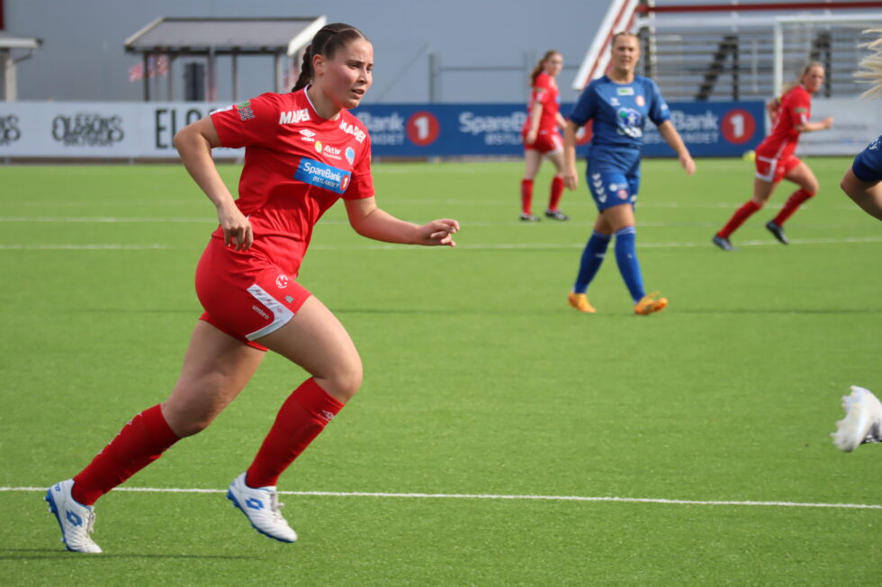 – Jeg føler meg dolket i ryggen, forteller Naomi Griffin om KIL-fotballs avgjørelse om å ikke tilby ny kontrakt.