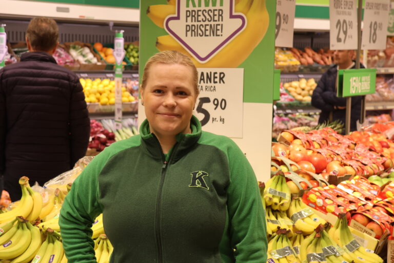 Marthe Sand butikksjef på KIWI Gjemselund kunne fredag ta imot kundene i nyoppusset butikk.