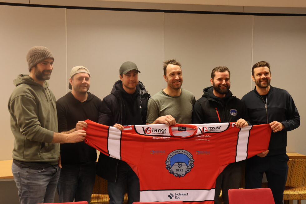 Christian Larrivee, Joakim Jensen, Andreas Øksnes Eirik Skadsdammen, Lars erik Hesbråten og Jimmy Andersson viser fram drakta som blir arbeidsantrekket fremover.