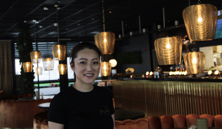 – Jeg er så fornøyd med resultatet, sier Vina Manh, daglig leder og medeier i Manis Mat og Bar.