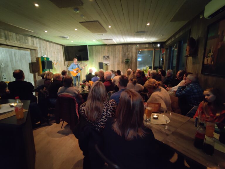 Erik Lukashaugen leverte en flott intimkonsert torsdag.